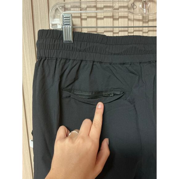 Fabletics Heights Cargo Pant Black Women’s Size L - Picture 12 of 13